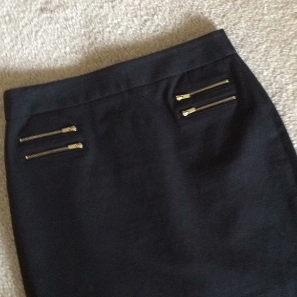 Beautiful Black Banana Republic skirt size 10P - Picture 2 of 7